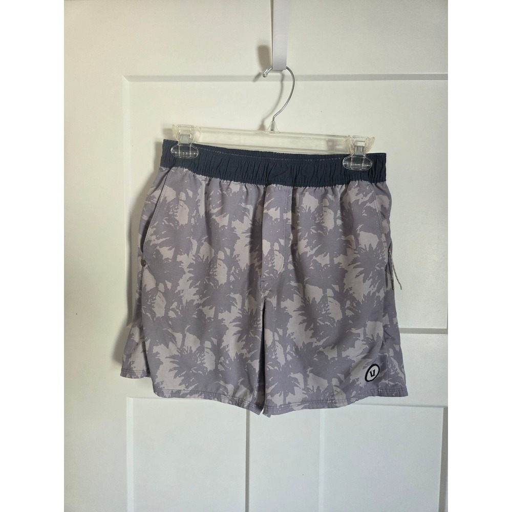 Vuori Kore Shorts Mens XS Grey Palm Tree Print Athletic Training V369